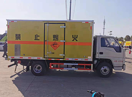 密山爆破器材运输车技术升级与安全合规新趋势